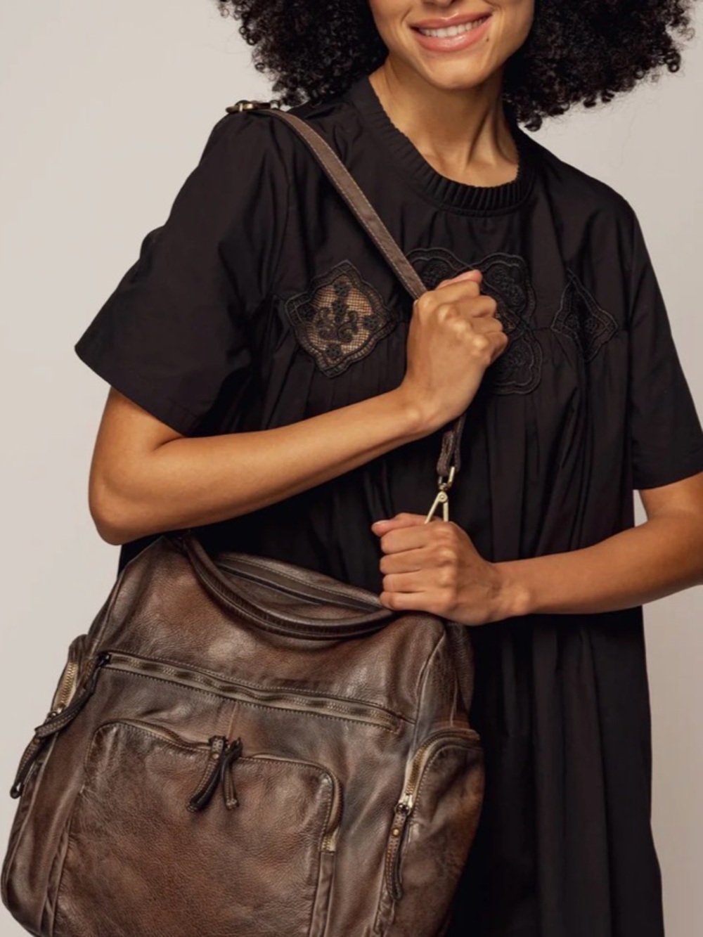 Vintage-Inspired Brown Leather Shoulder Bag - Picture 5 of 13
